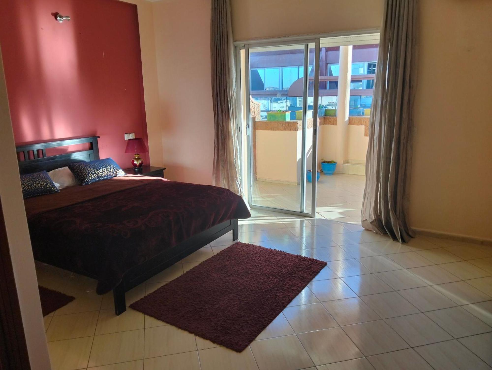 Appart Najia Au Centre Kenitra Avec Grande Terrasse Exterior foto